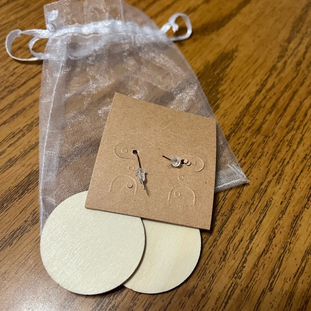 Plunder wooden baseball disc earrings - Picture 2 of 4